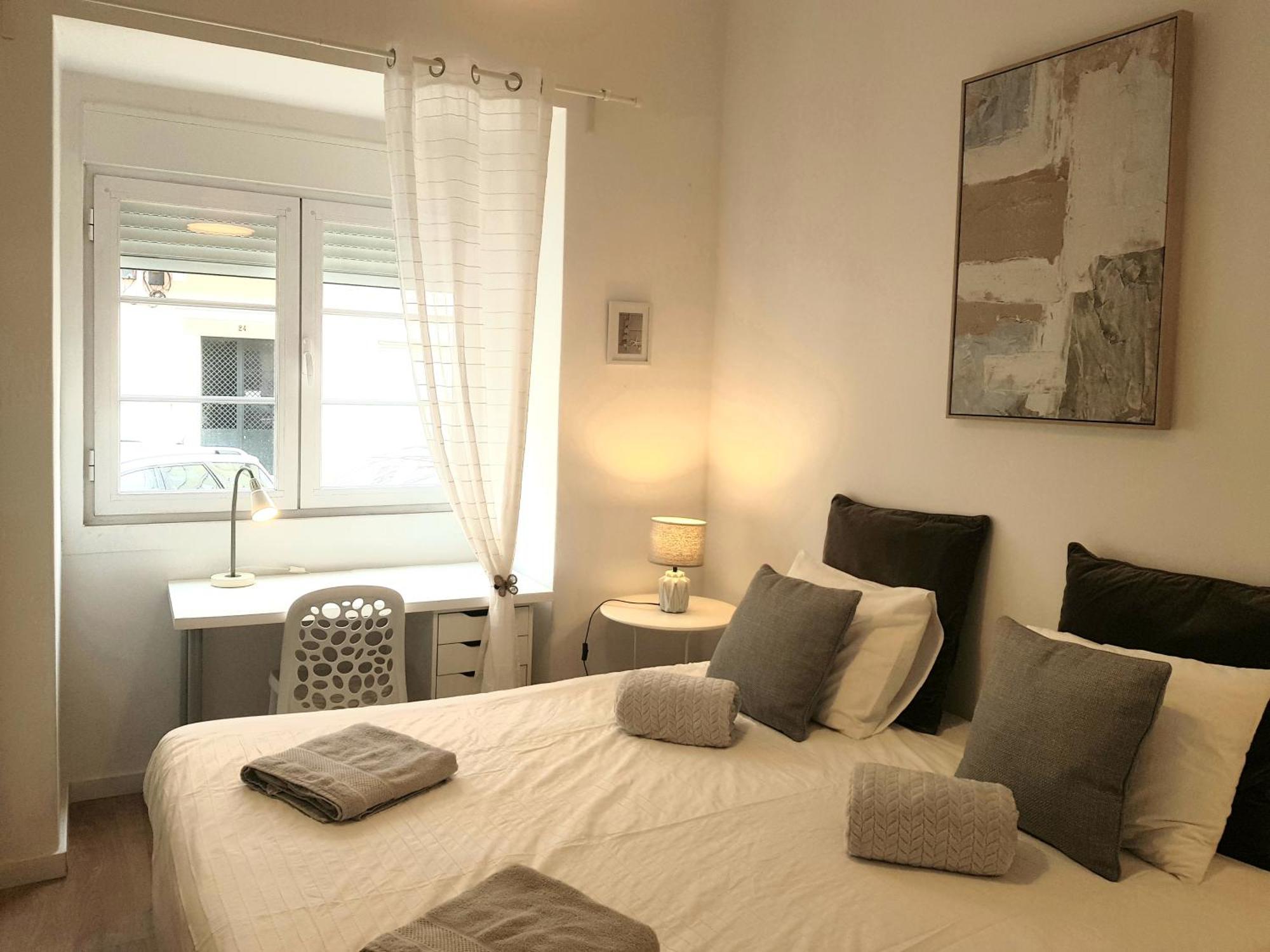 Alm- Spacious. Sunny. Patio. Quiet Area. Fast Wifi Lisboa Eksteriør bilde